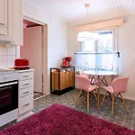 4b - Budget Boutique Boardinghouse *