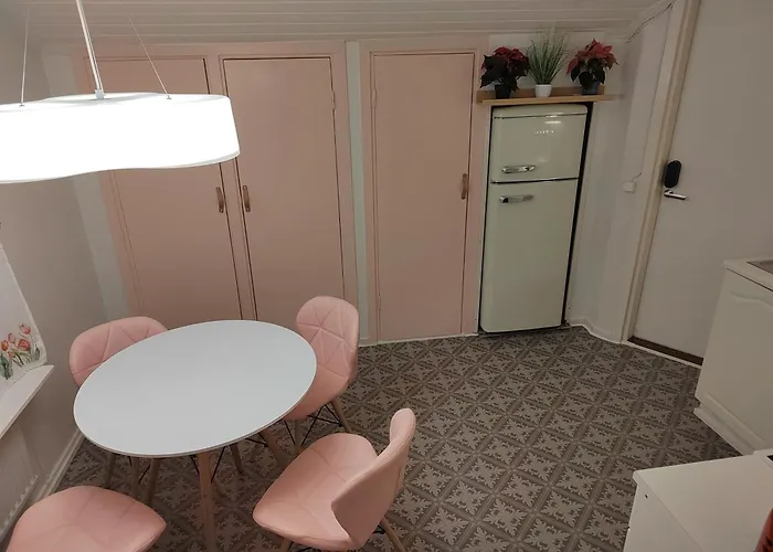 4b - Budget Boutique Boardinghouse Апартаменты Хельсинки